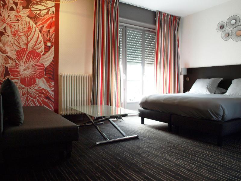 Deluxe Double Room (2 Adults + 1 Child) image 2