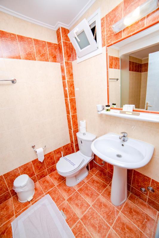 Double Room with Sea View image 4