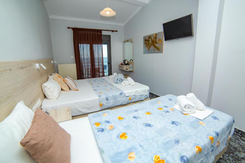 Triple Room with Sea View image 4