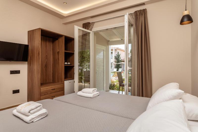 Standard Double Room image 4