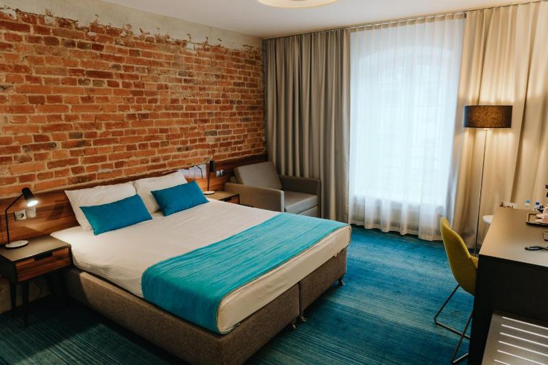 Standard Double Room with King-Size Bed image 3