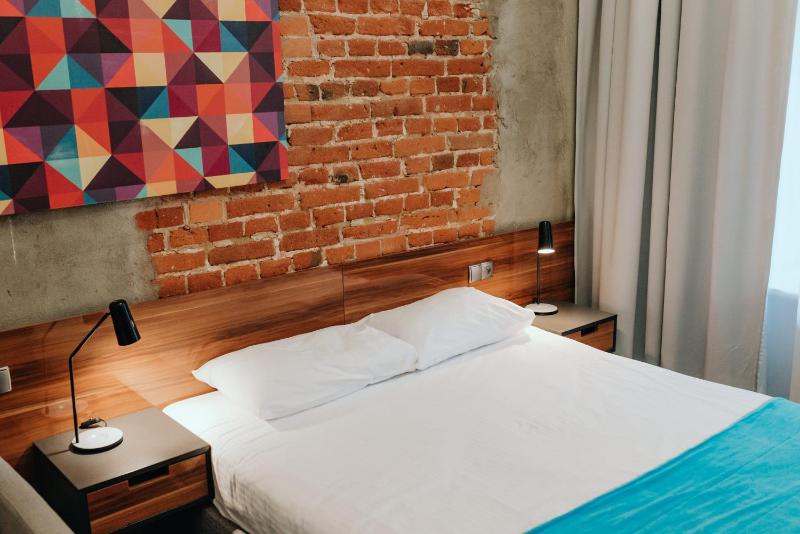 Standard Double Room with King-Size Bed image 4
