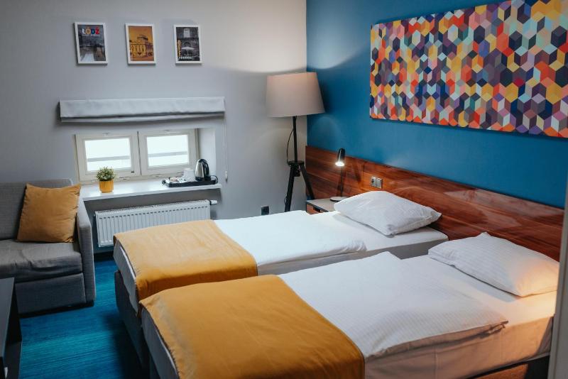 Standard Double Room image 4