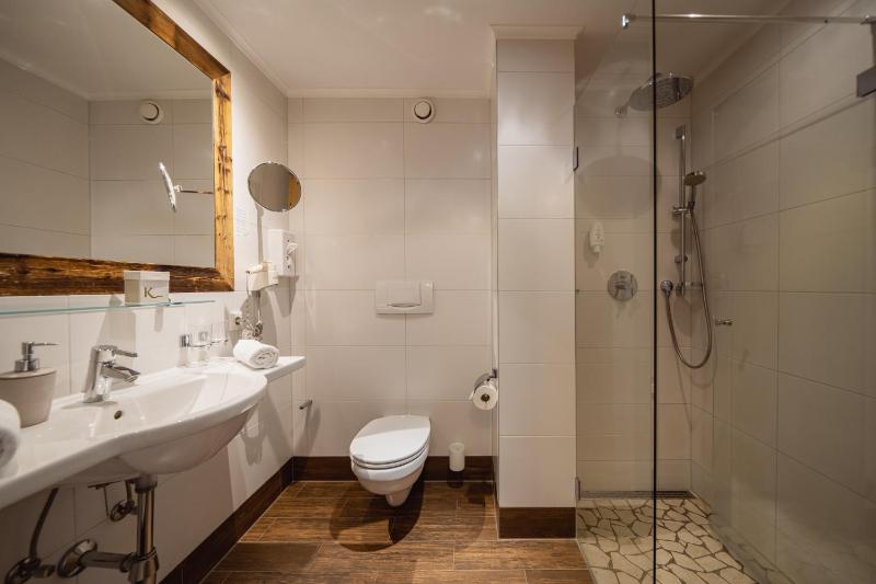 Double Room with Lake View image 3