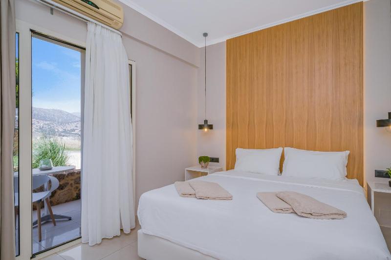 Superior One-Bedroom Apartment with Garden View image 4