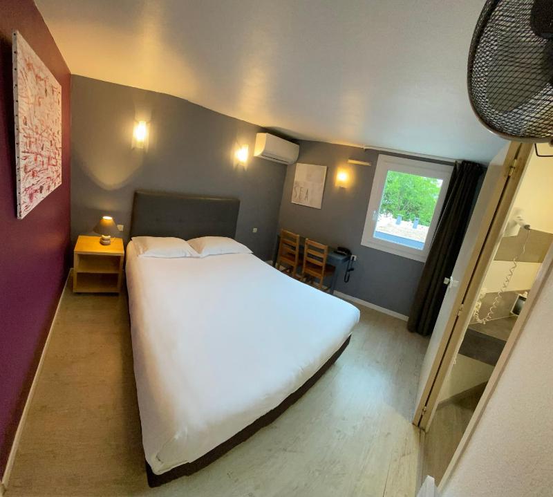 Superior Double Room image 3