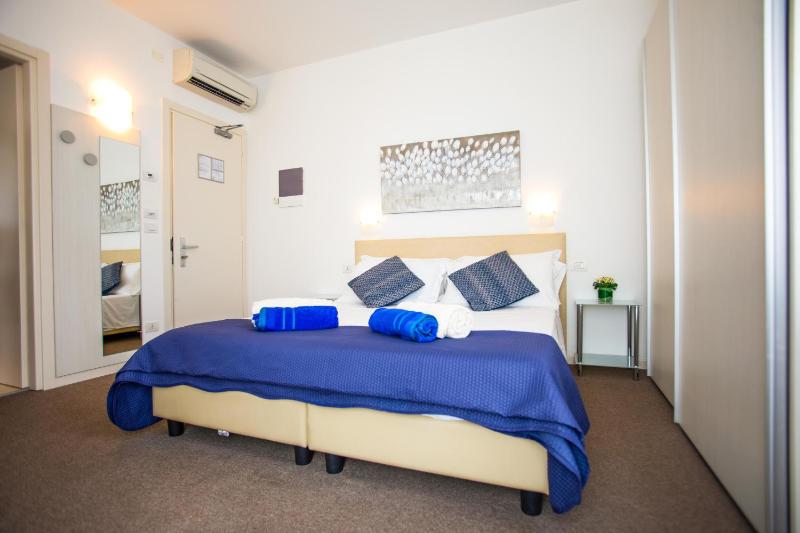Triple Room image 3