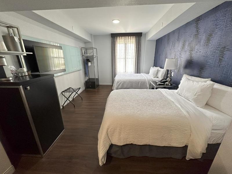 Standard Double Room with Two Double Beds image 2