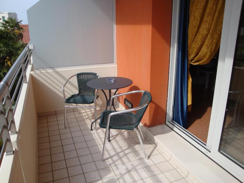 Quadruple Room with Balcony image 2