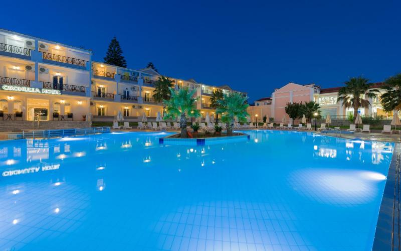 Triple Room with Pool View image 1