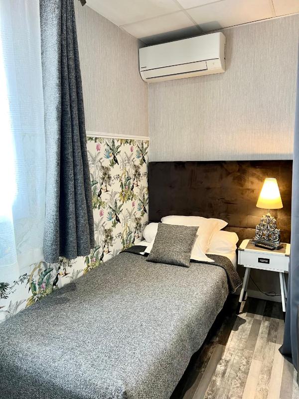 Single Room image 3