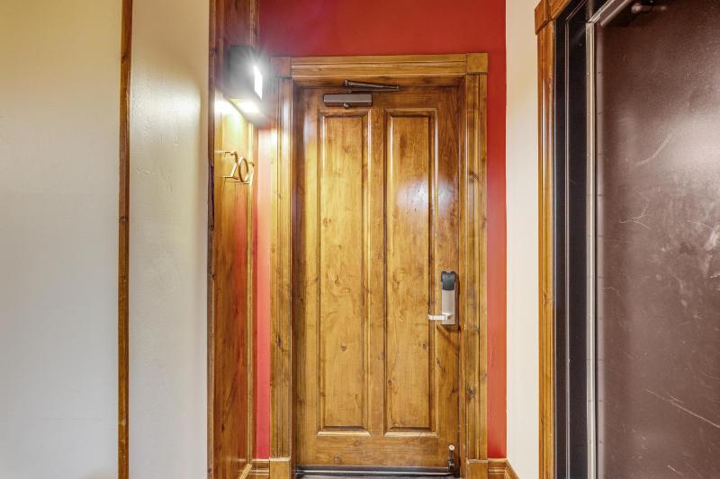 Deluxe King Suite image 2
