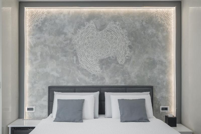 Small Double Room with Balcony image 3