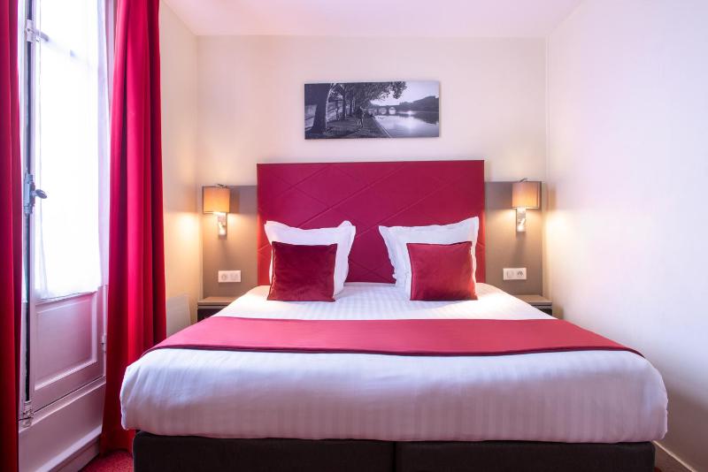 Standard  Double Room image 4