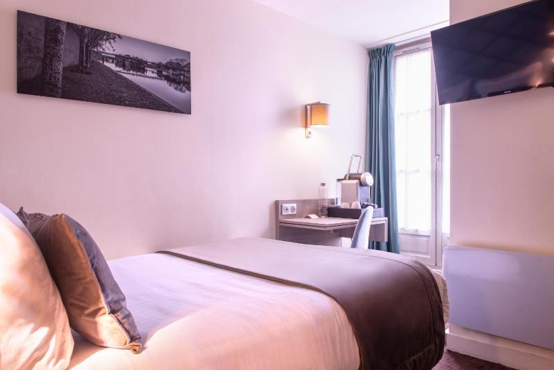 Small Double Room with Balcony image 4