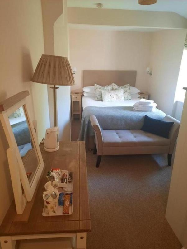 Classic Double Room image 3