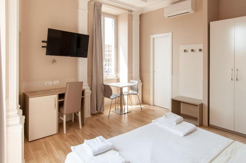 Superior Double or Twin Room with City View image 1