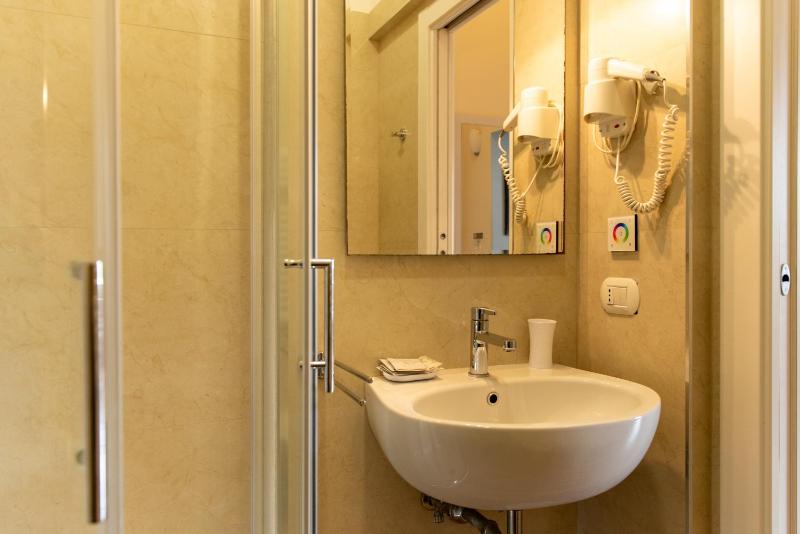 Superior Double or Twin Room with City View image 2