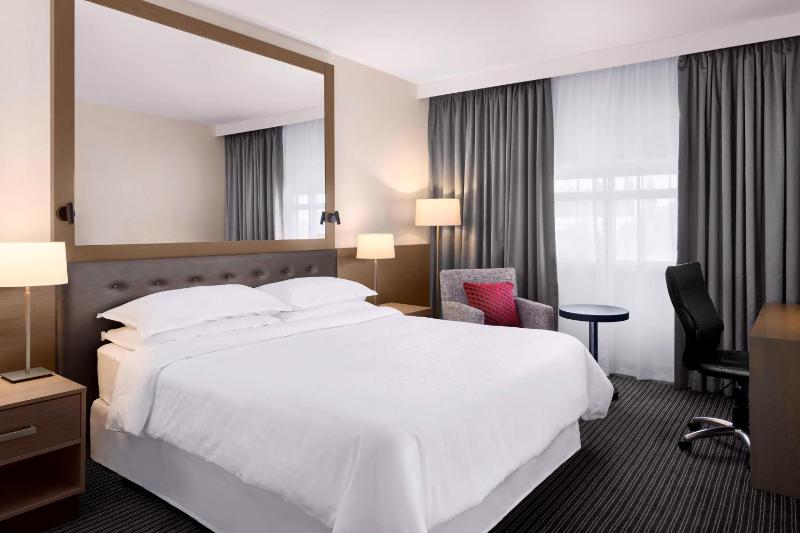 Deluxe Room, Guest room, 1 Queen image 1