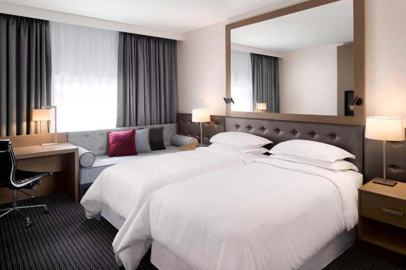 Club Room, Club Lounge Access, 2 Twin/Single Bed(s) image 1