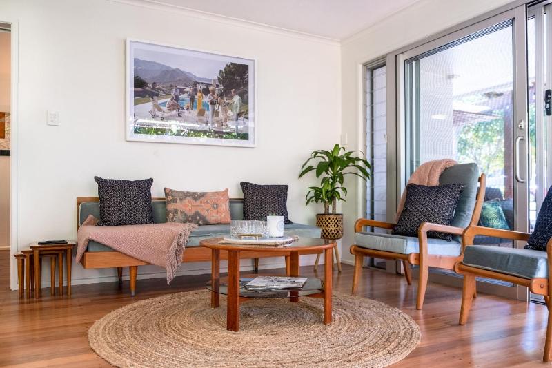 Mid-Century Modern Retro Beach House - image 18