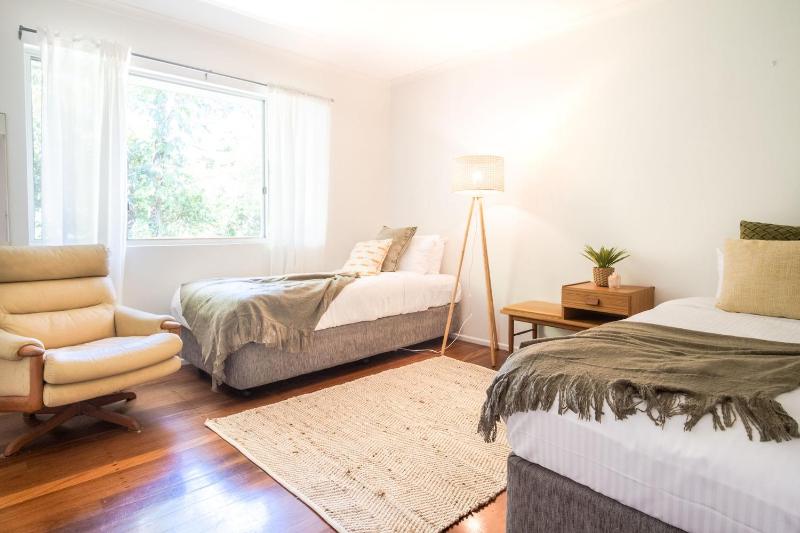 Mid-Century Modern Retro Beach House - image 6