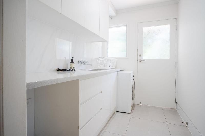 Mid-Century Modern Retro Beach House - image 15