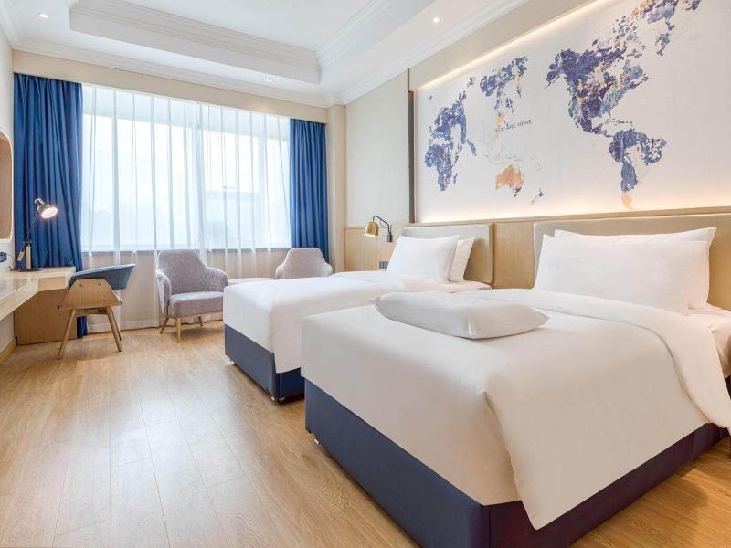 Premier Twin Room image 1