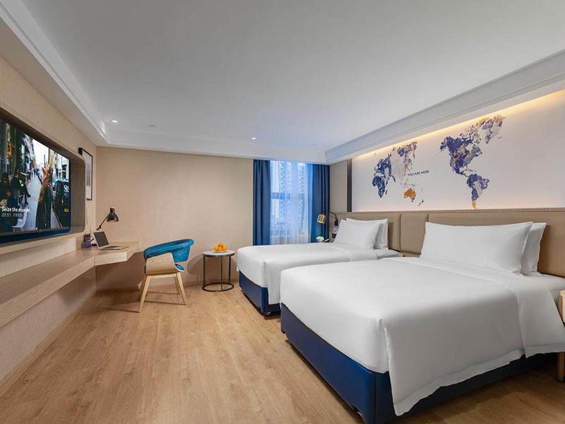 Light Twin Room image 2