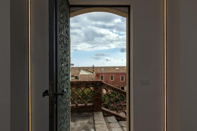 One-Bedroom Apartment image 1
