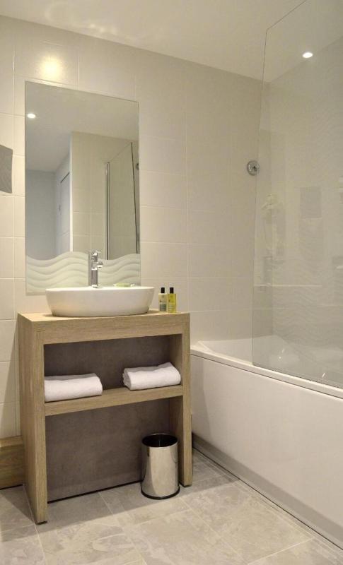 Two-Bedroom Apartment - Non-Smoking image 3