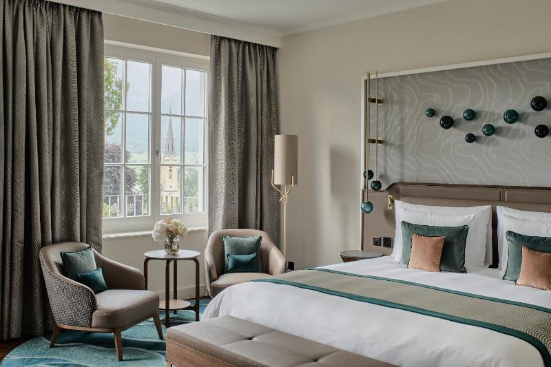 Grand Deluxe Room image 3