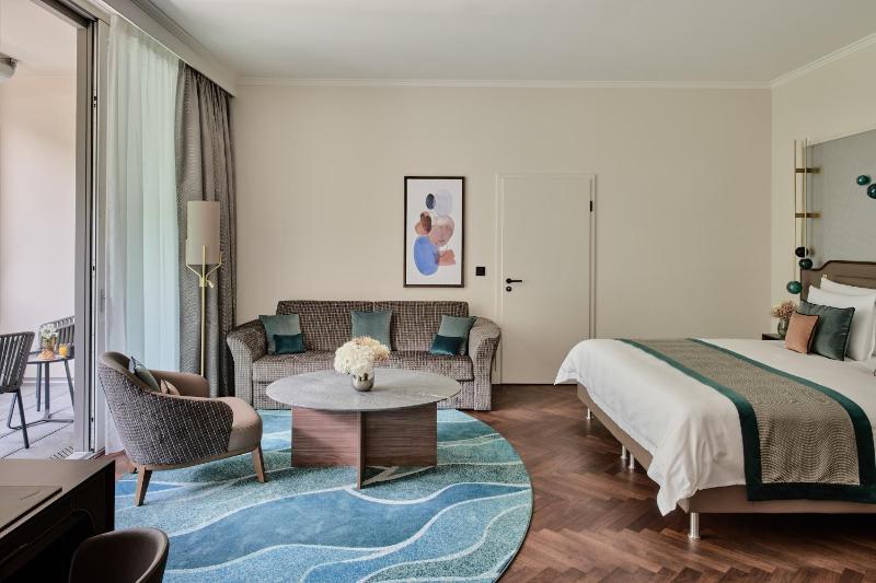 Grand Deluxe Room image 4