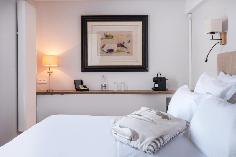 Classic Double Room with Garden View image 4