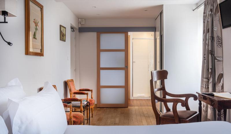 Classic Double Room with Garden View image 3