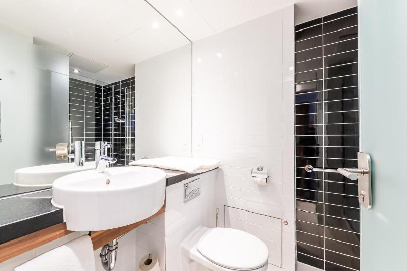 Premier Inn Nürnberg City Centre - image 11