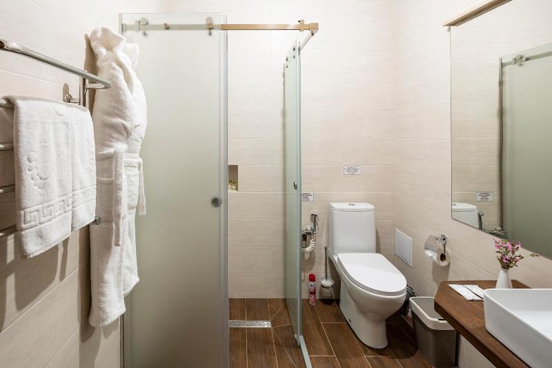 Double Room with Balcony image 2