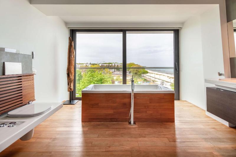 Presidential Apartment with Sea View image 4