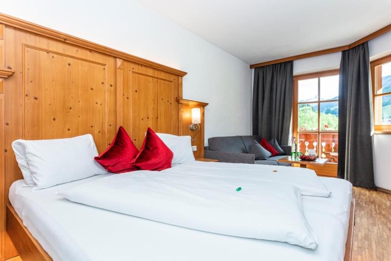 Deluxe Double Room image 1