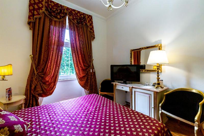 Standard Double Room image 2