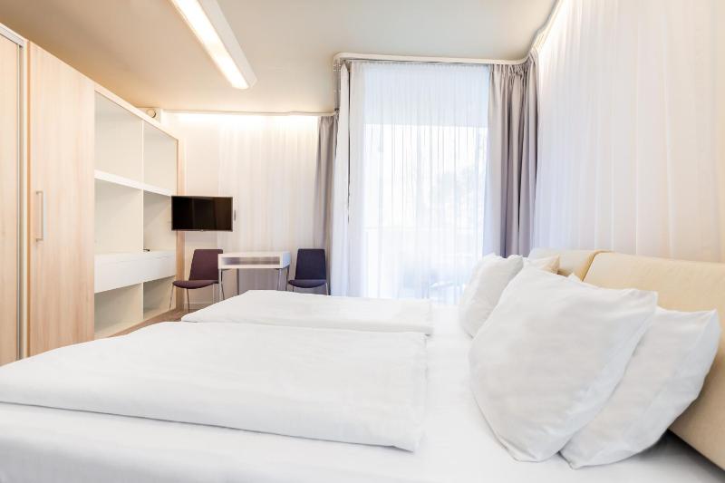 Standard Double or Twin Room image 1