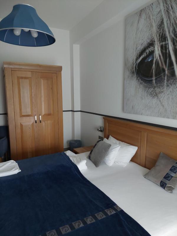 Double Room image 3