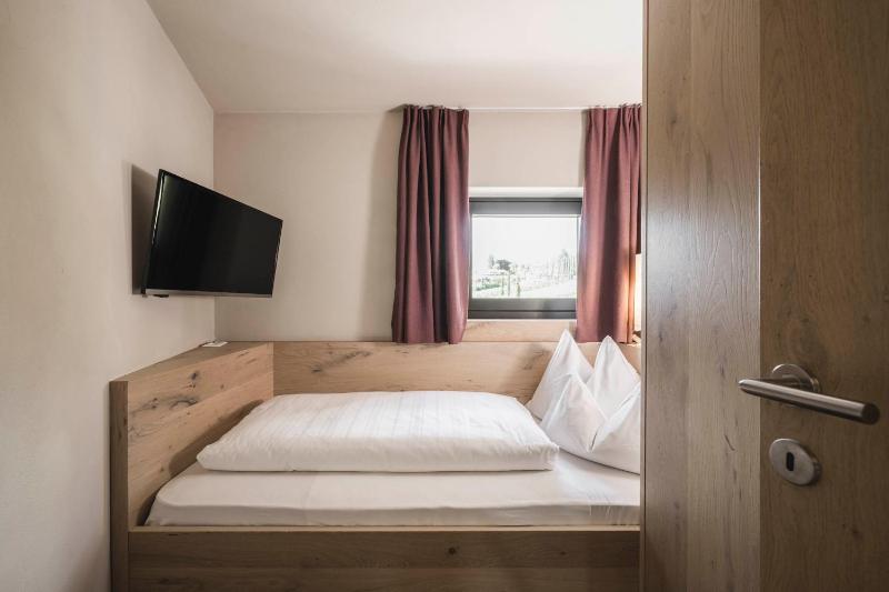 Standard Suite image 4