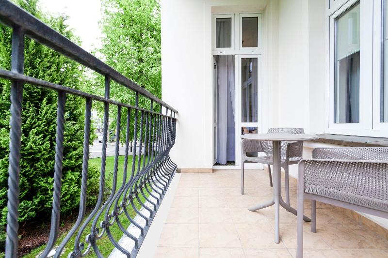 Deluxe Double Room with Balcony image 3