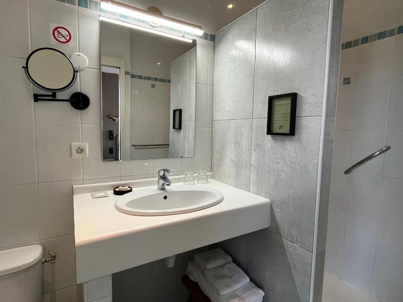 Comfort Triple Room with Shower image 4