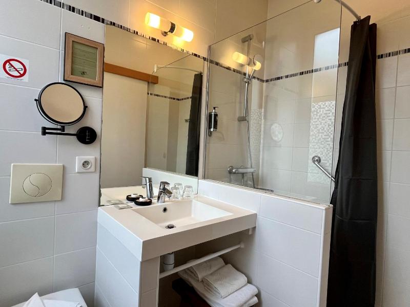 Double Room with Garden View image 3