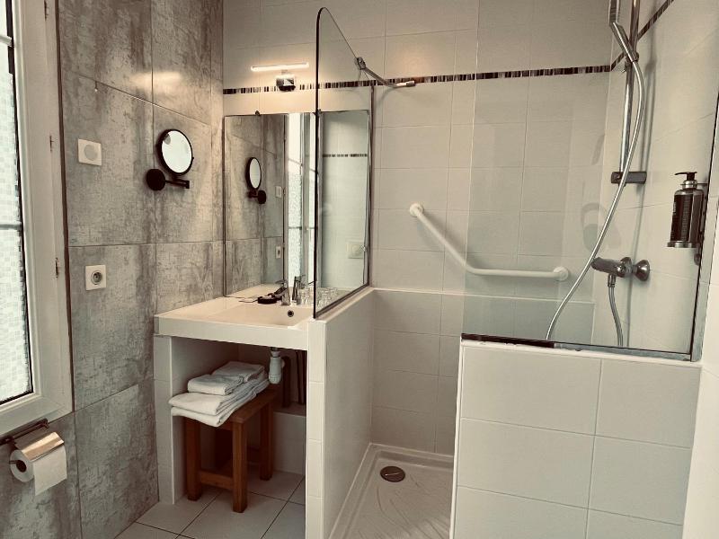 Superior Double Room image 3