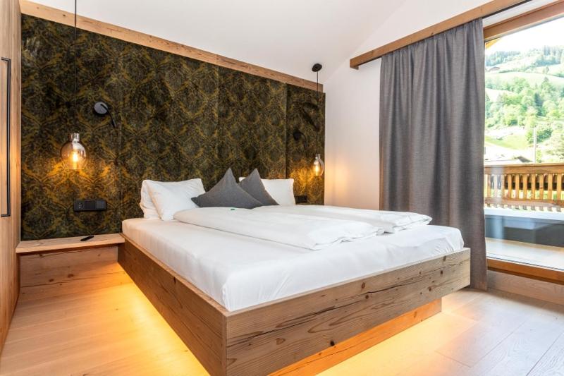 Junior Suite with Balcony image 2