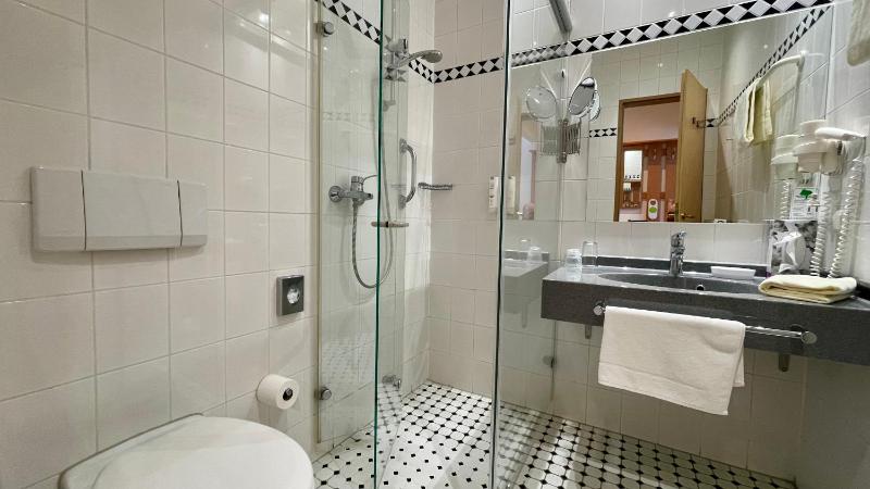 Small Double Room Land Side image 2