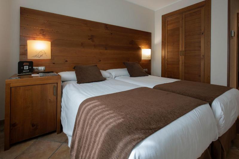 Double or Twin Room image 2